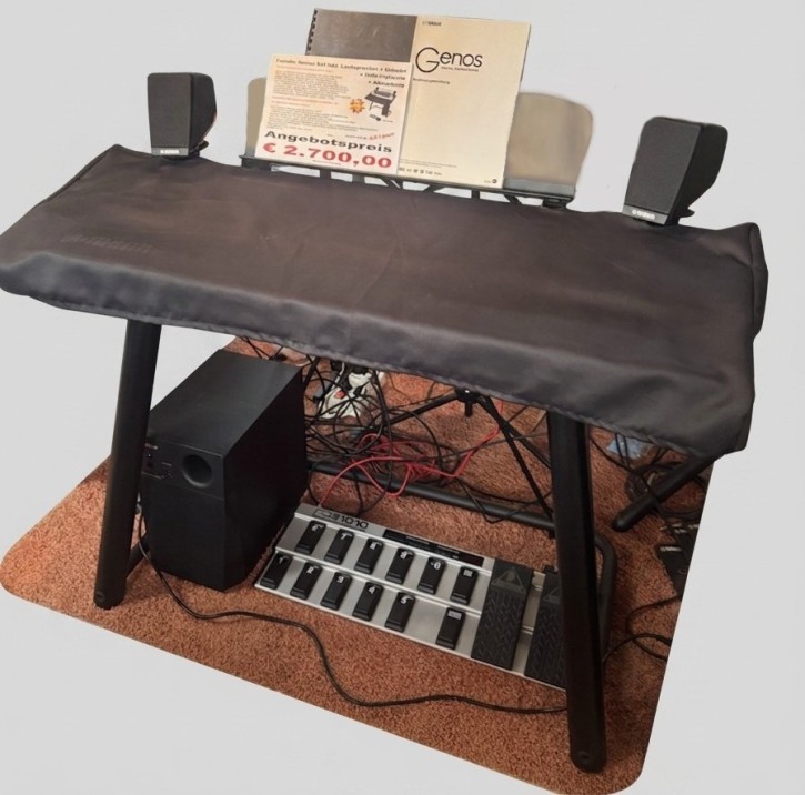 Yamaha Genos Set inkl. Lautsprecher + Ständer + MIDI-Fußleiste + Abdeckung Yamaha Genos Set inkl. Lautsprecher + Ständer + MIDI-Fußleiste + Abdeckung